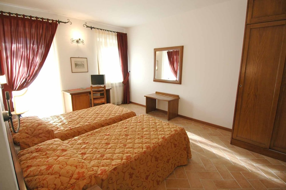 Classic Double or Twin Room photo 1