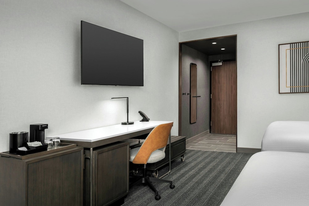 Standard Room, 2 Queen Beds (Mobility Accessible, Roll-In Shower) photo 2