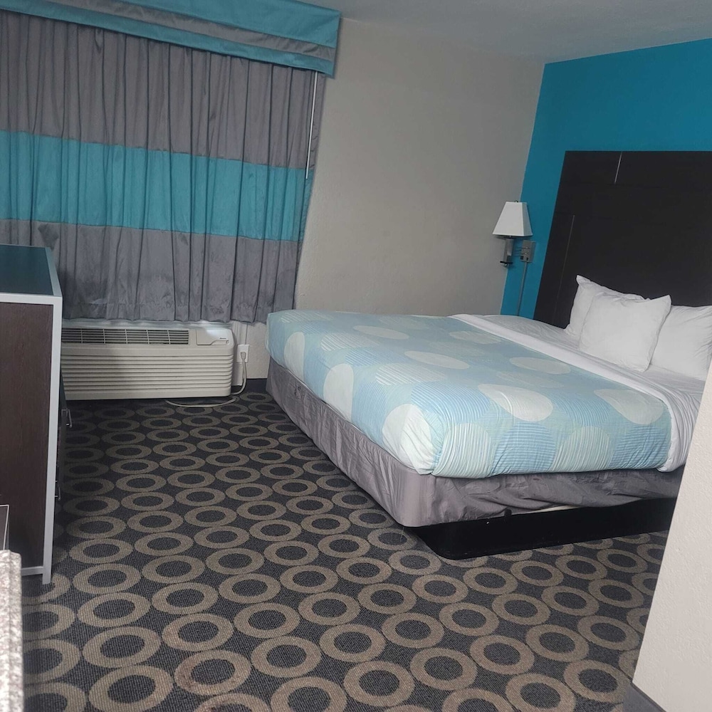 Suite, 1 King Bed, Non Smoking - Photo 13