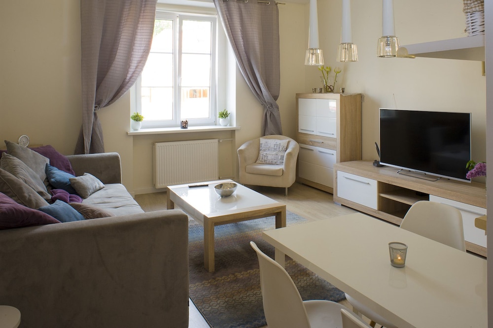 Apartment (Apartament 70)