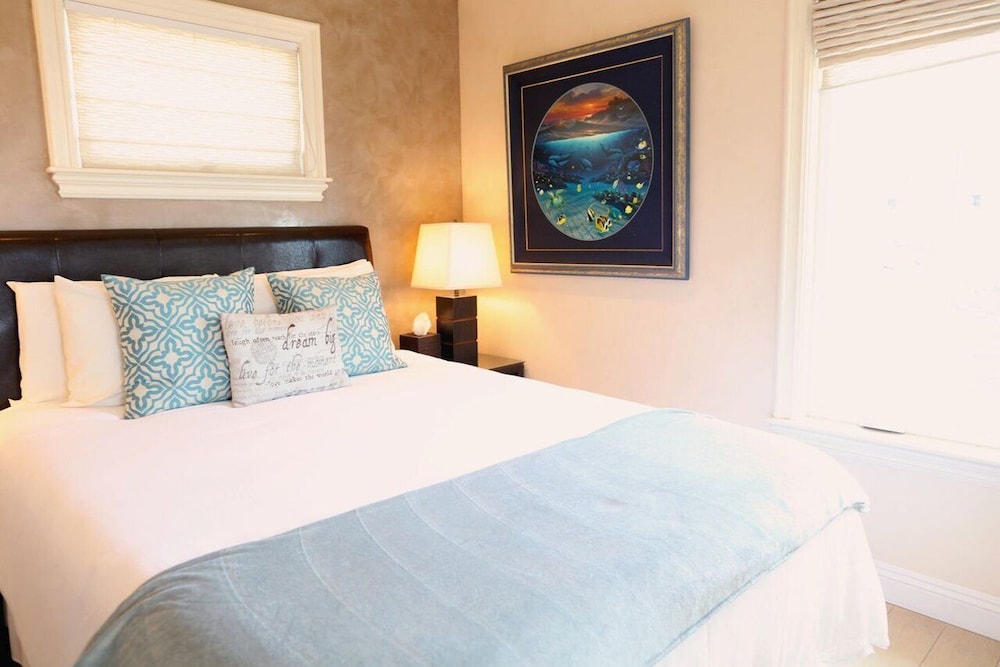 Deluxe Villa, 1 Queen Bed with Sofa bed, Partial Ocean View photo 2