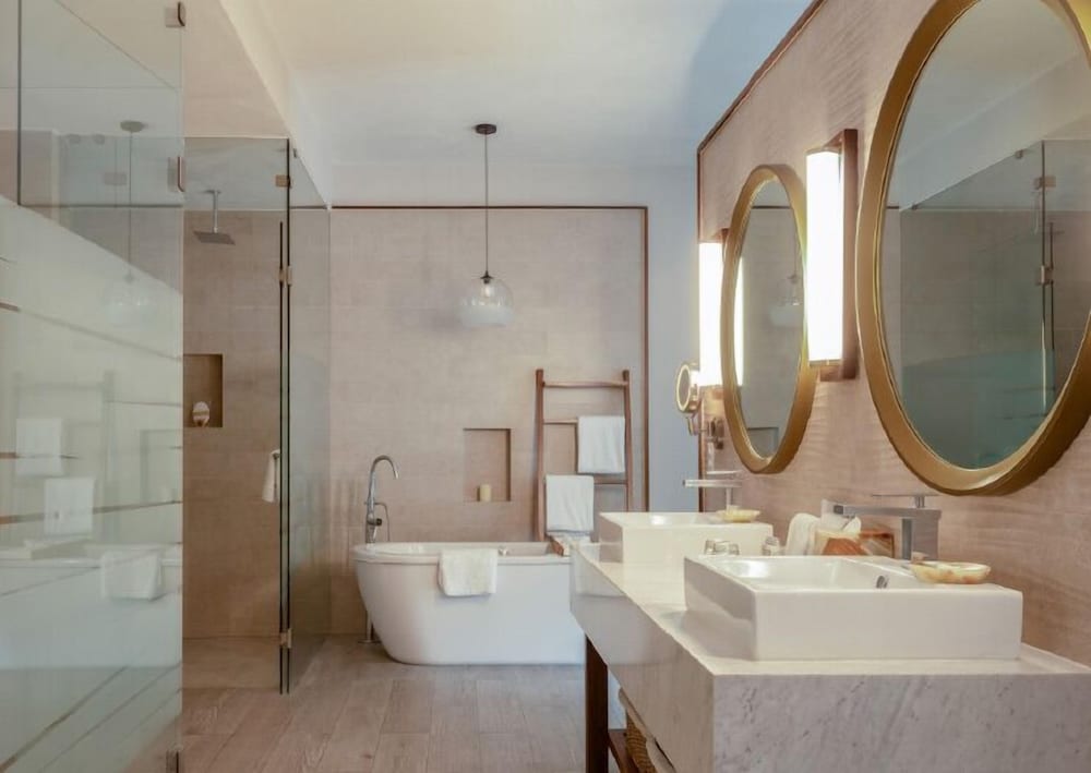Allure Room, 1 King Bed, Adults Only (Swim Out) - Photo 4