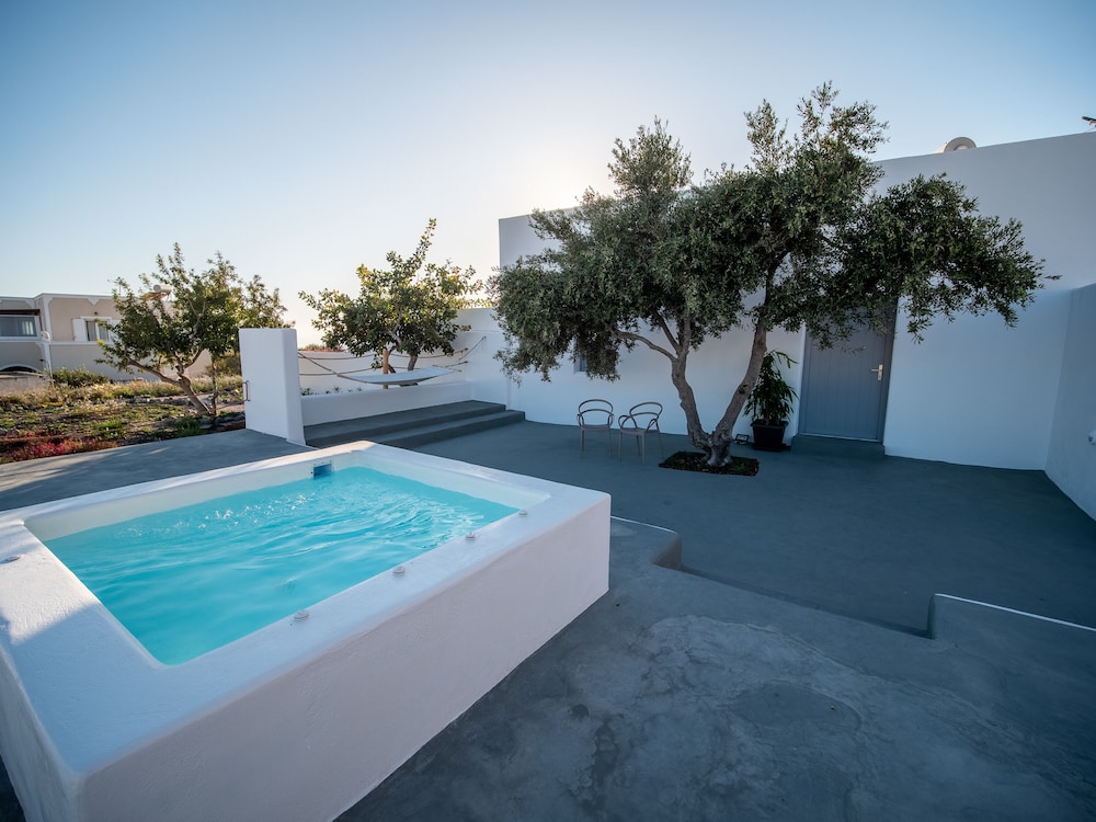 Deluxe Suite, Hot Tub - Photo 15