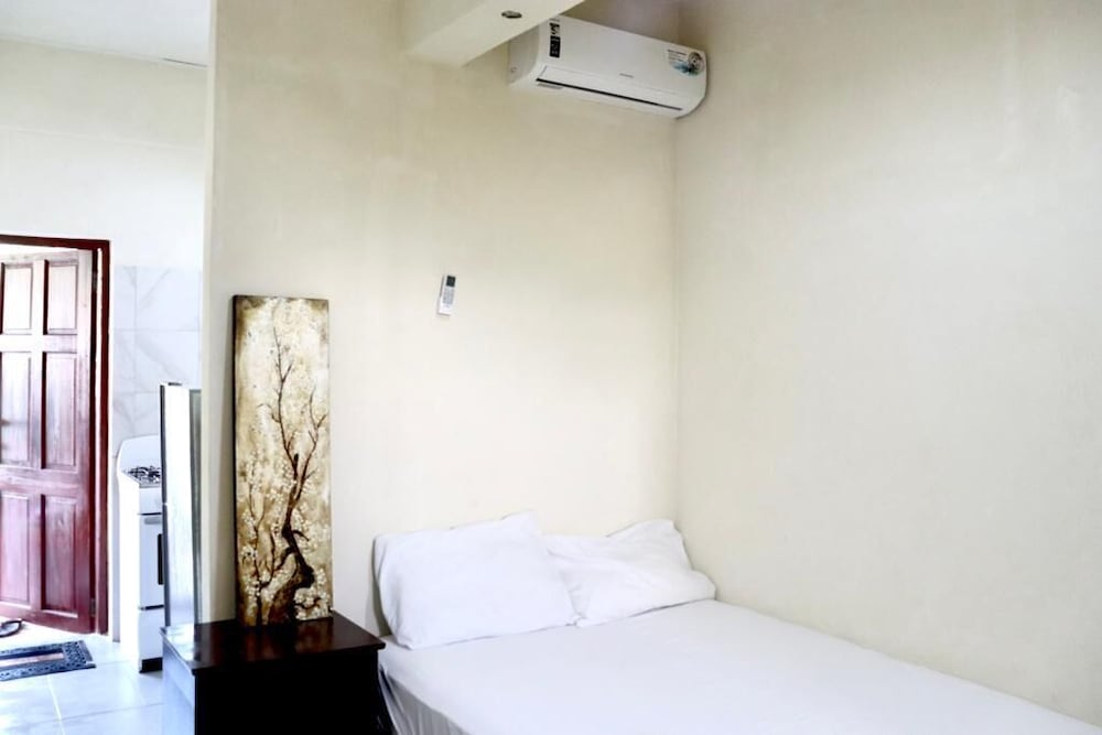 Standard Double Room (2)