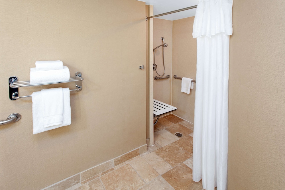 Suite, 2 Bedrooms, Accessible, Non Smoking - Photo 6