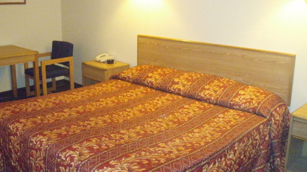 Standard Room, 1 King Bed, Smoking photo 1