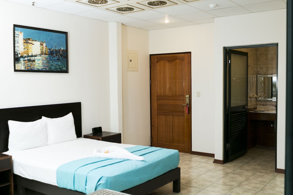 Junior Suite, 1 Queen Bed - Ocean View photo 1