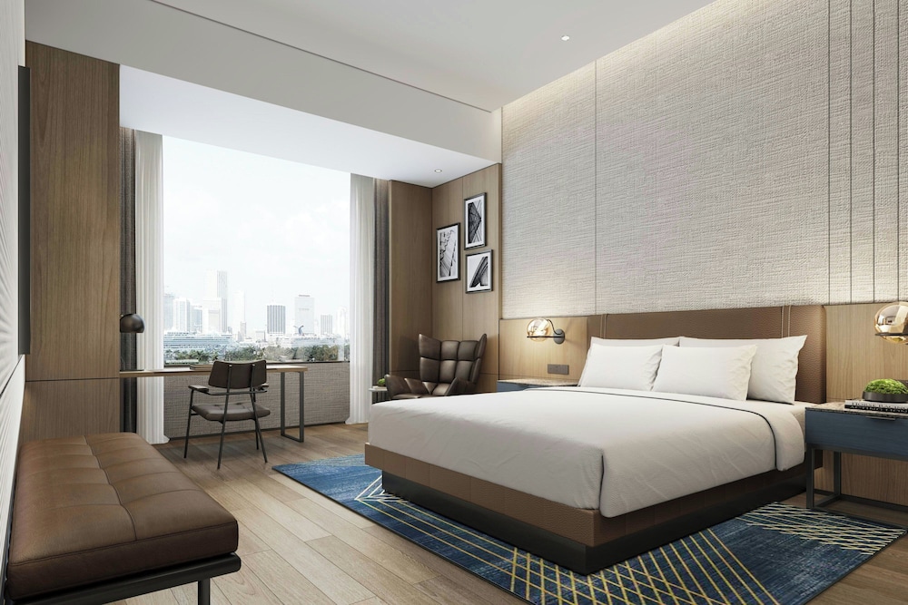 Deluxe Room, 1 King Bed, City View