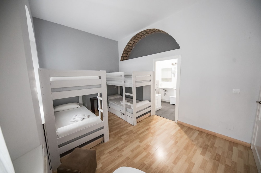 Dormitorio compartido, solo para hombres, baño compartido (1 cama en dormitorio compartido de 8 camas)