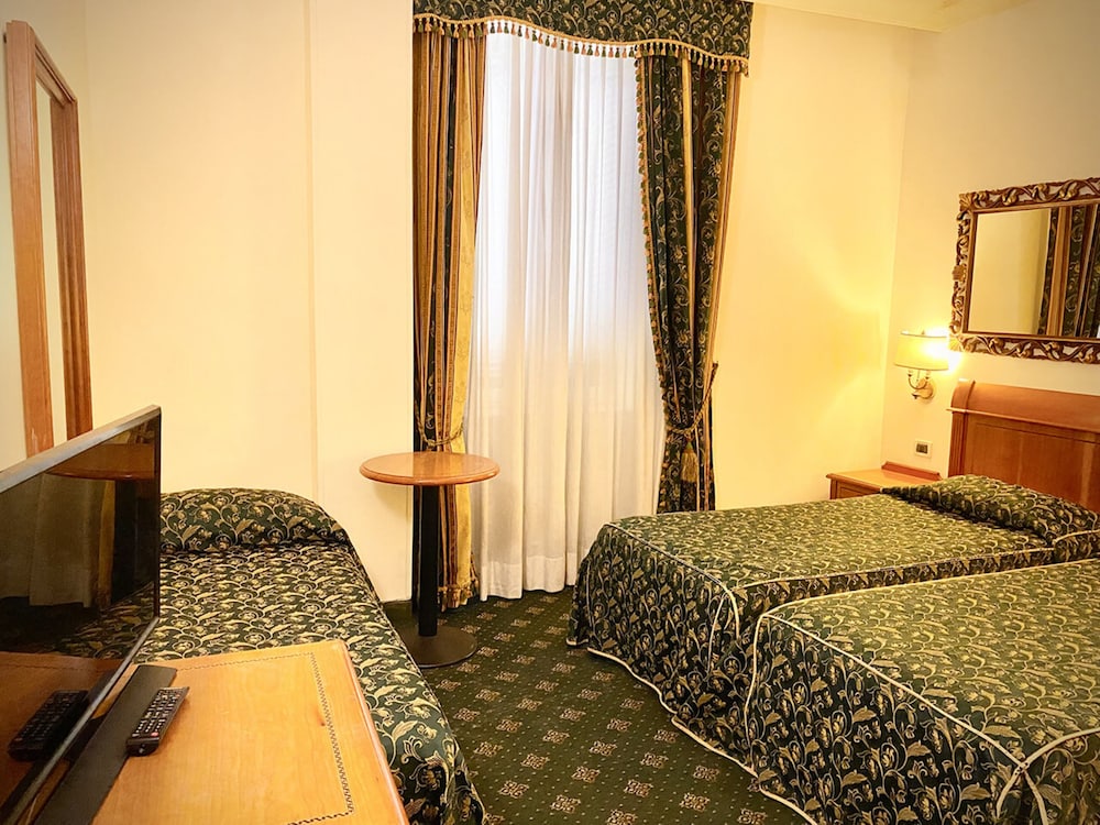 Classic Triple Room photo 1