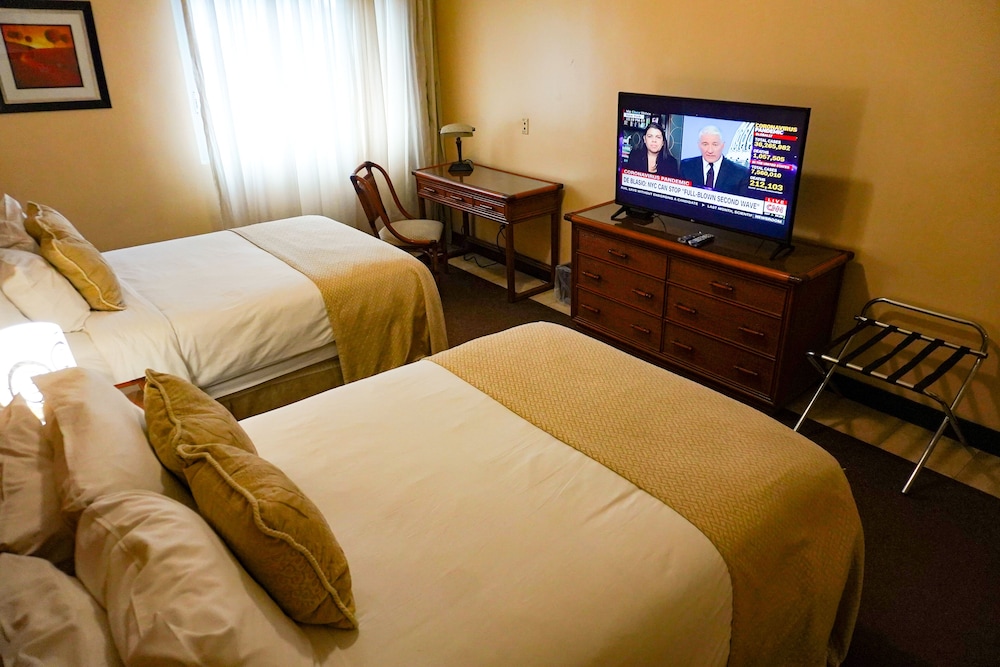 Basic Room, 2 Double Beds - Photo 5
