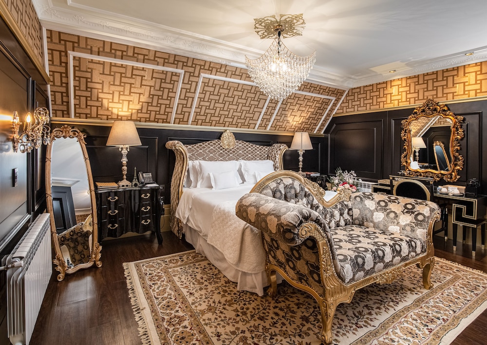 Deluxe Suite, Jetted Tub (Majestic)