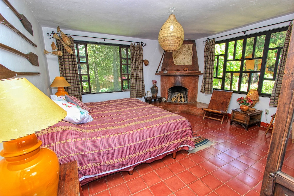 Junior Suite, 1 Queen Bed, Garden View photo 2