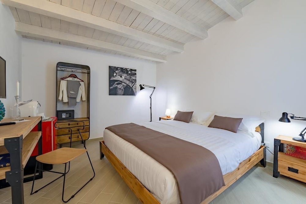 Standard Double Room with Garden/Courtyard View