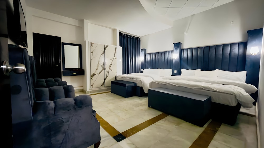 Deluxe Quadruple Room, City View photo 2