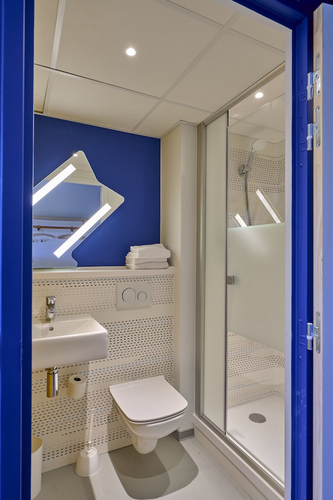Triple Room, Multiple Beds - Photo 3