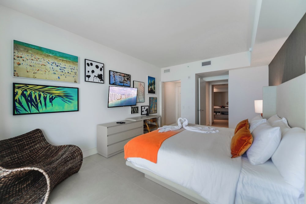Luxury Condo, 1 Bedroom, City View photo 2