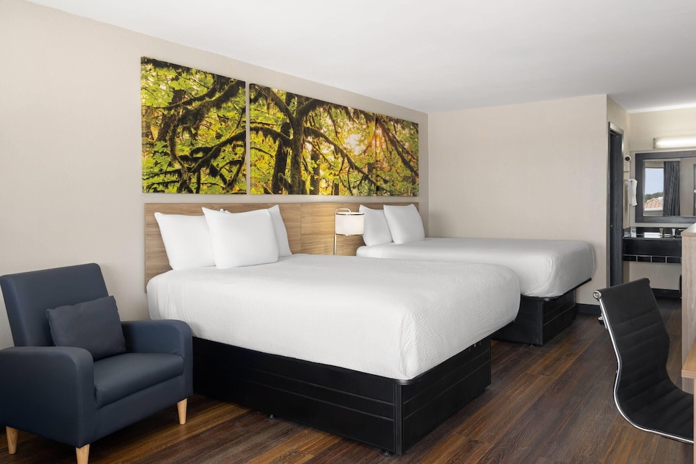 Room, 2 Queen Beds, Non Smoking photo 1