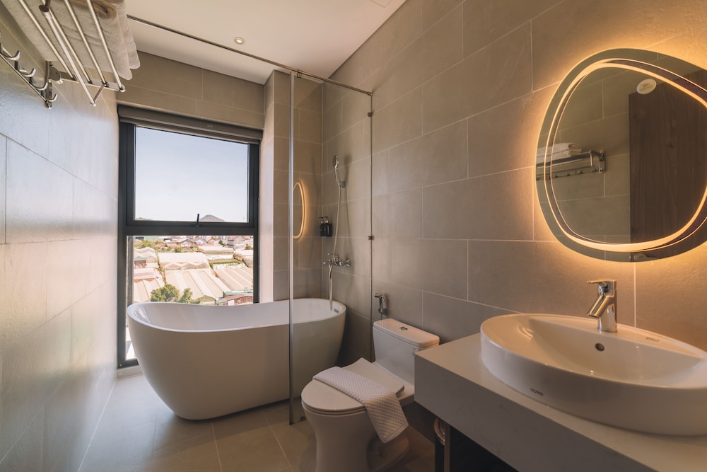 Premium Double Room - Photo 22