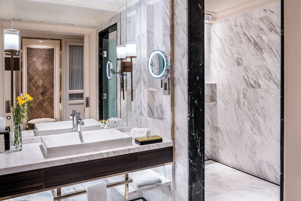 Signature Twin - SIGNATURE LOUNGE PRIVILEGES photo 3