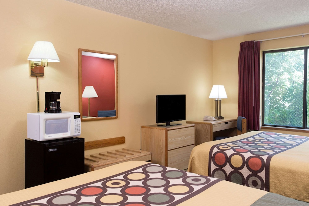 Standard Room, 2 Queen Beds - Photo 1