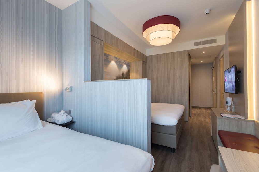 Deluxe Room, Multiple Beds photo 2
