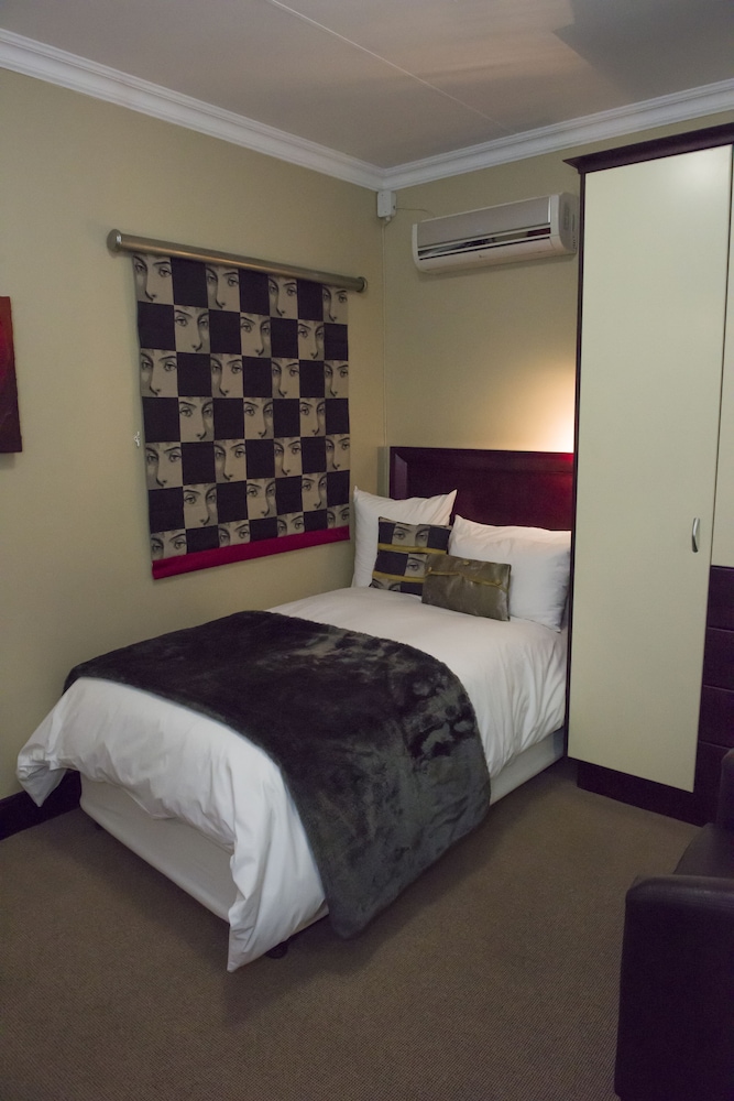 Three quarter room photo 1