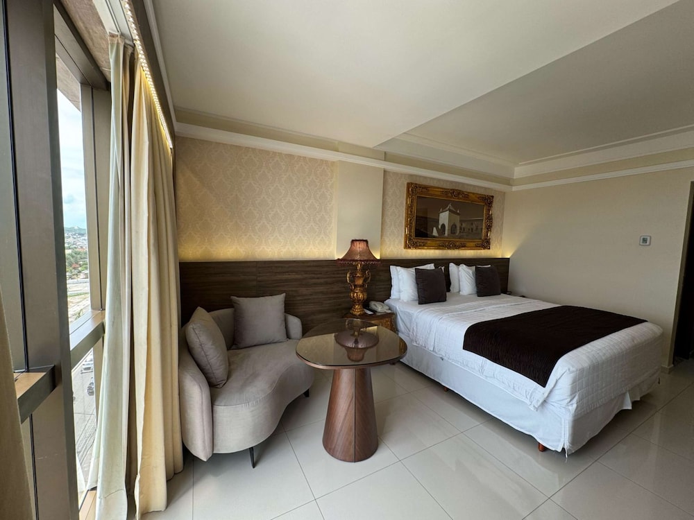 Standard Room, 1 King Bed, Non Smoking, Oceanfront - Photo 4