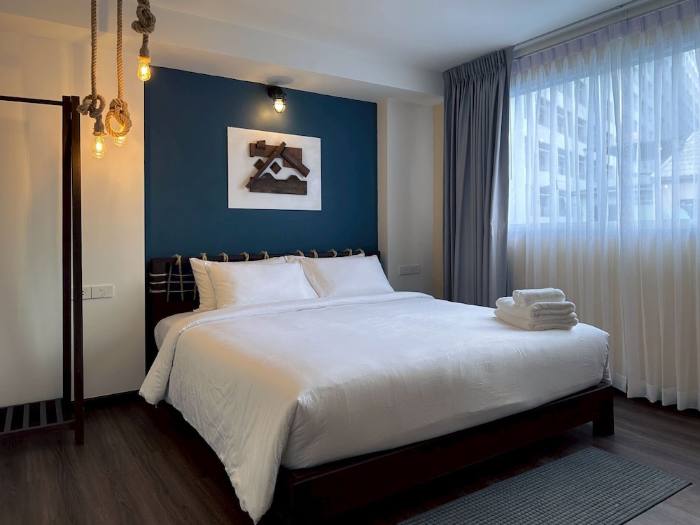 Comfort Studio, 1 King Bed, Private Bathroom