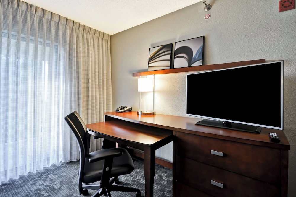 Deluxe Room, 2 Queen Beds - Photo 4