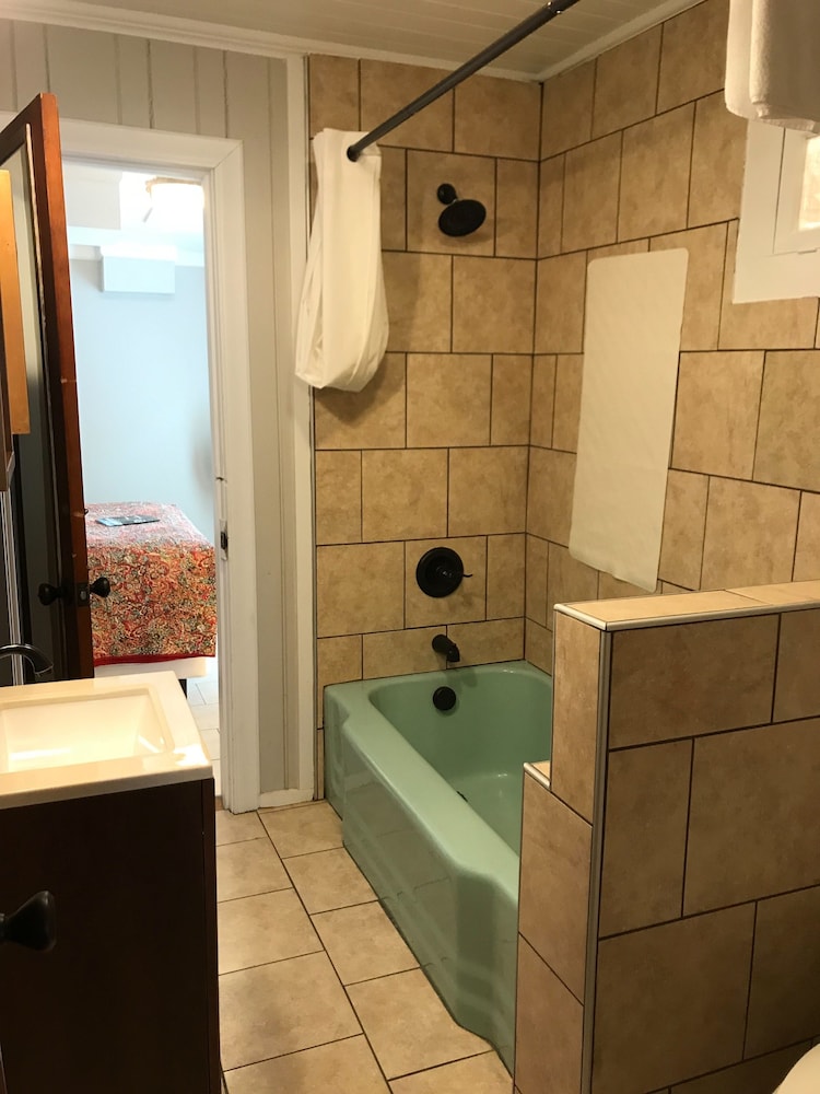 Suite, 2 Bedrooms, Refrigerator & Microwave (The Riverside Suite) photo 3