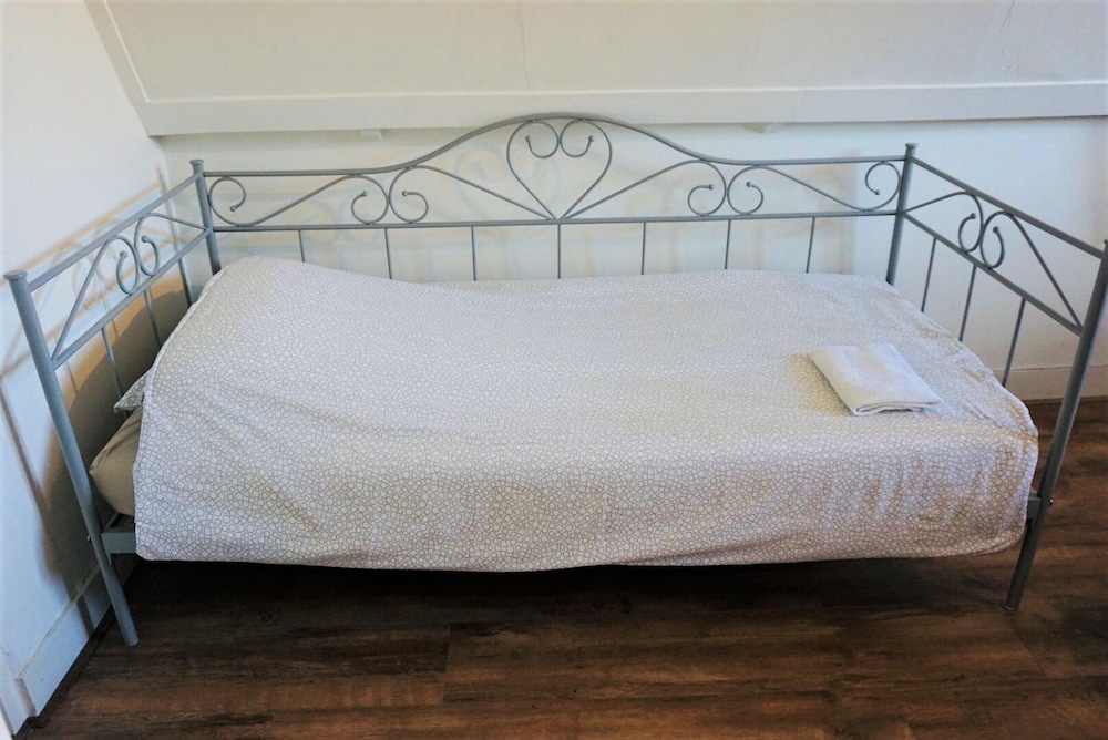 Economy Double Room, 1 King Bed with Sofa bed, Private Bathroom photo 3
