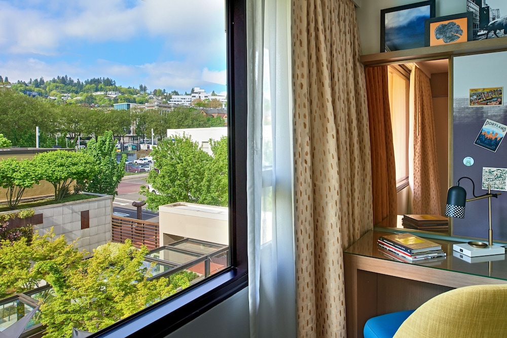 Premier Room, 2 Queen Beds - Photo 5