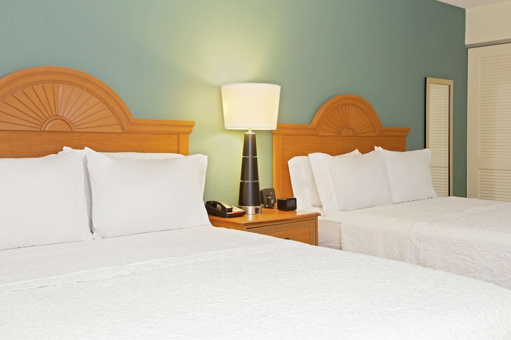 Standard Room, 2 Queen Beds - Photo 3