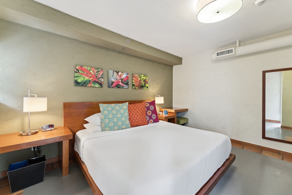 Deluxe Suite, 1 King Bed, Balcony (Self Check-In With Virtual Front Desk)