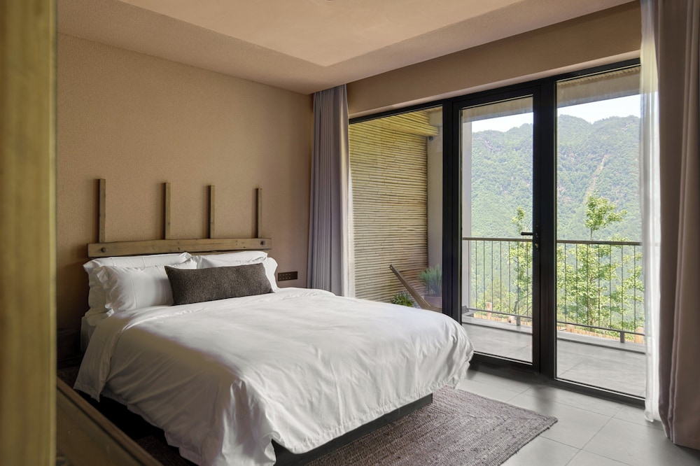 Signature Suite
