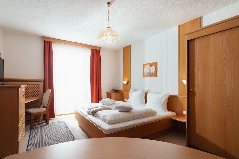 Comfort Triple Room, 2 Bedrooms, Balcony, Mountain View