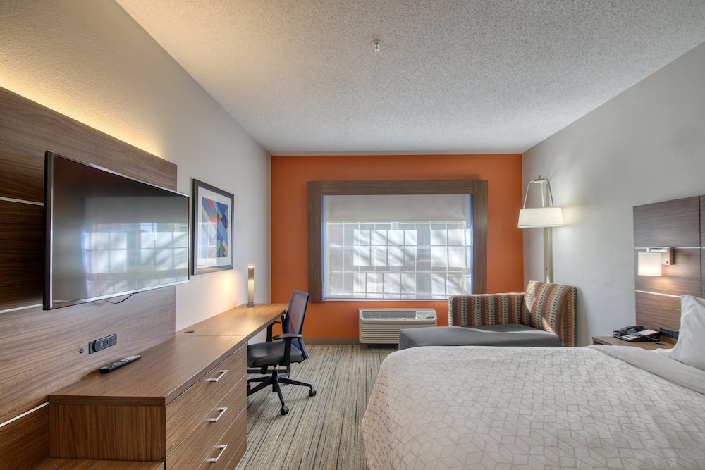 Standard Room, 1 King Bed (Extra Floor Space) - Photo 2