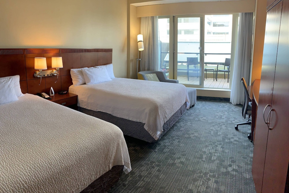 Room, 2 Queen Beds, Balcony - Photo 1