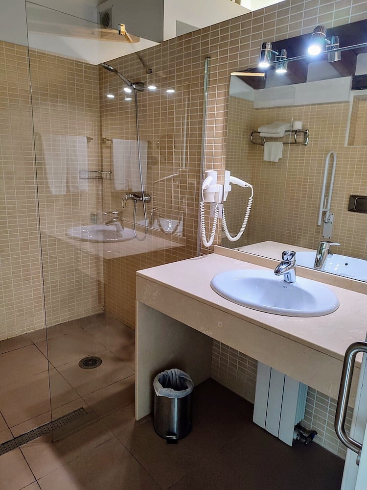 Double Room - Photo 10