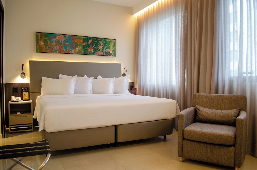 Deluxe Double Room thumbnail 5