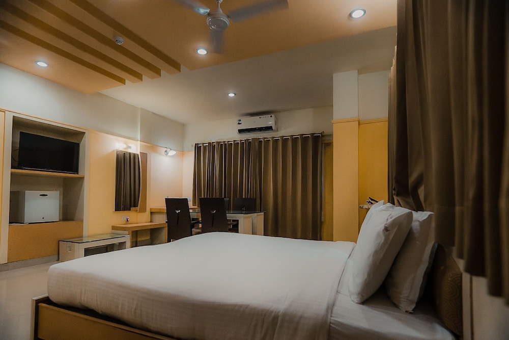 Deluxe Room, Partial Ocean View photo 1