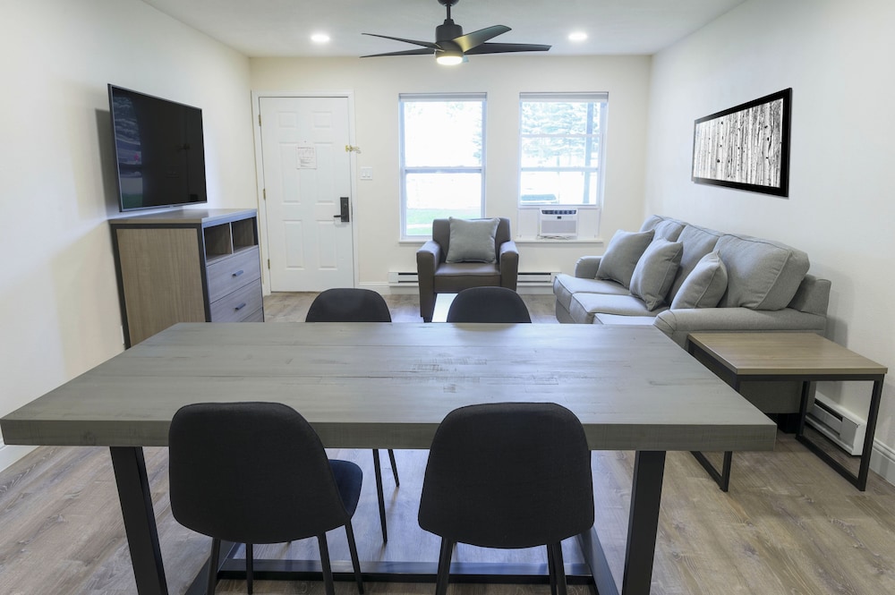 Suite, 1 Bedroom - Photo 10