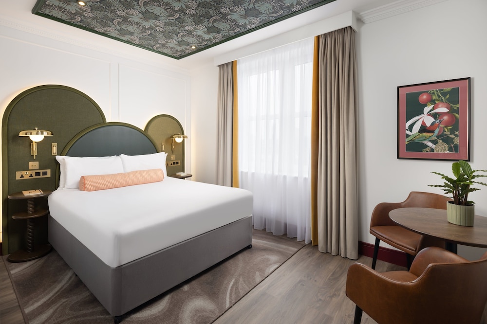 Standard Room, 1 Queen Bed, City View photo 3
