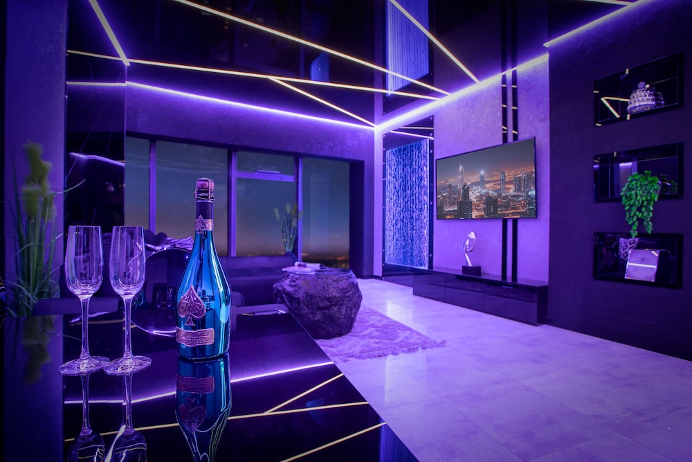 42 Floor Apartment with bathtub and sauna