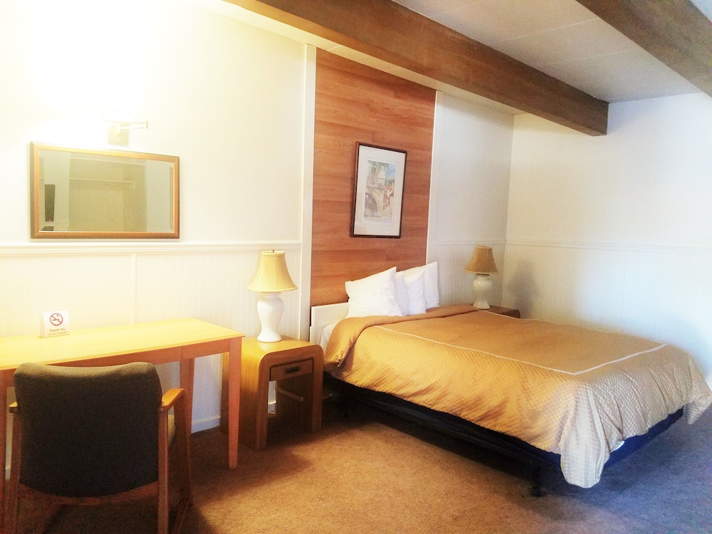 Standard Room, 1 Queen Bed photo 3