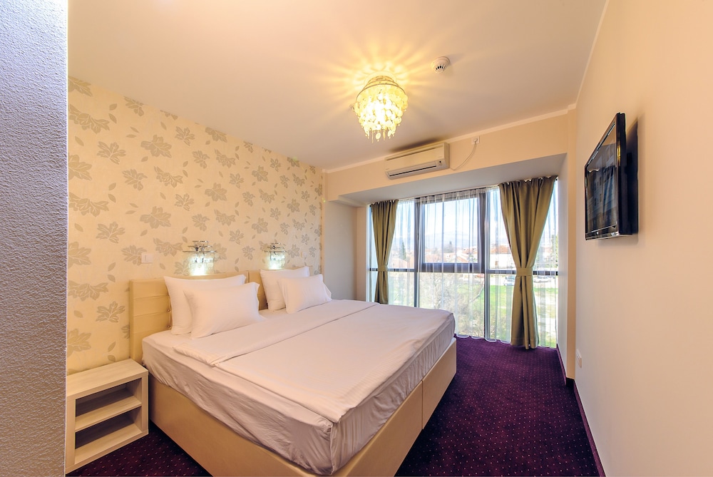 Standard Double or Twin Room photo 3