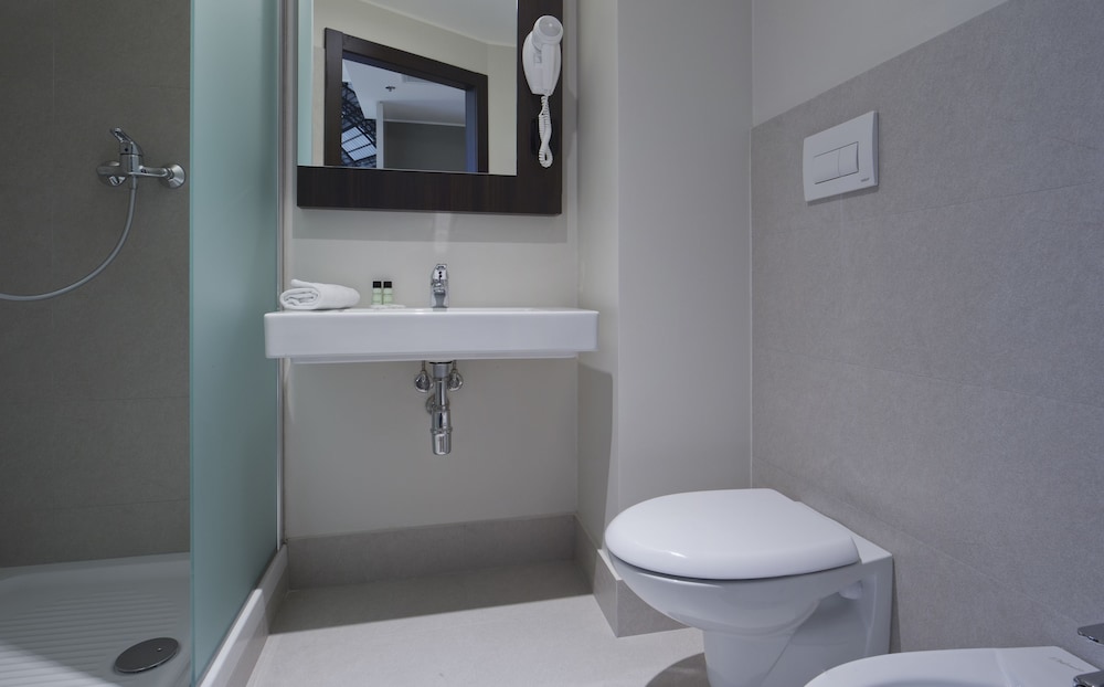 Double Room, Accessible, Non Smoking thumbnail 6