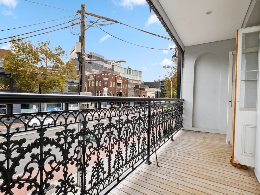 Mixed 2 Beds w/ Balcony & Shared Bathroom photo 1