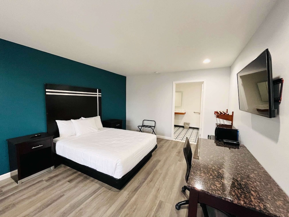Standard Suite, 2 Queen Beds, Non Smoking - Photo 7